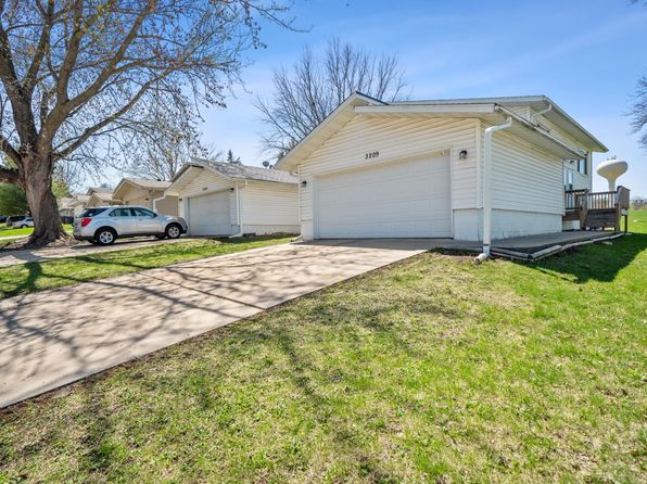 3209 15th Ave NW, Rochester, MN 55901