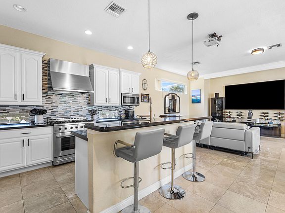 4th image of 17371 W Sycamore Drive