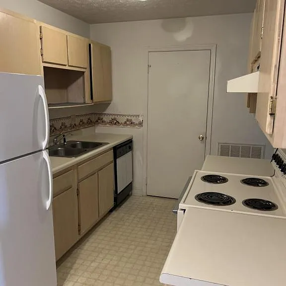 305 Farside Dr #9 — Photo 1