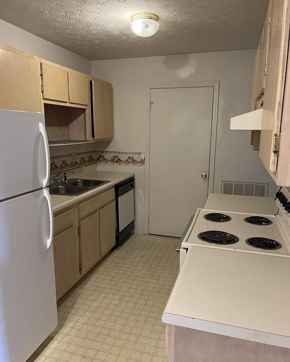 1st image of 305 Farside Dr #9