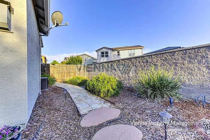 1003 Ferry Cir — Photo 31