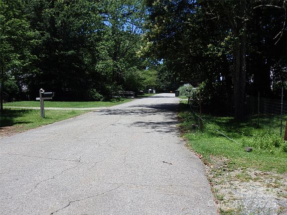 4th image of 1317 Woodside Dr