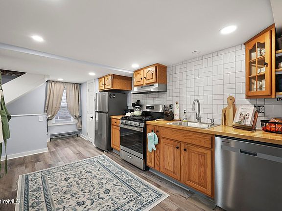 3rd image of 9 Richmond Ln