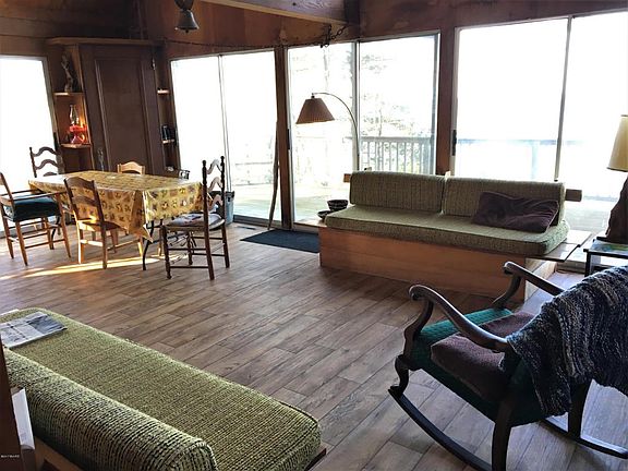4th image of 6181 Birchwood Dr