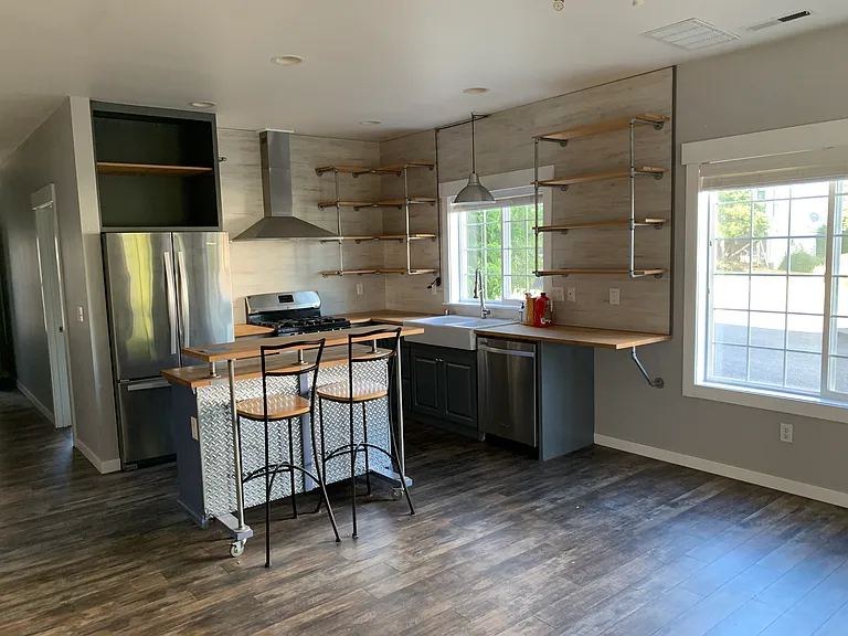 Kitchen, Refrigerator, Gas Range, Dishwasher, Garbage disposal, moveable island