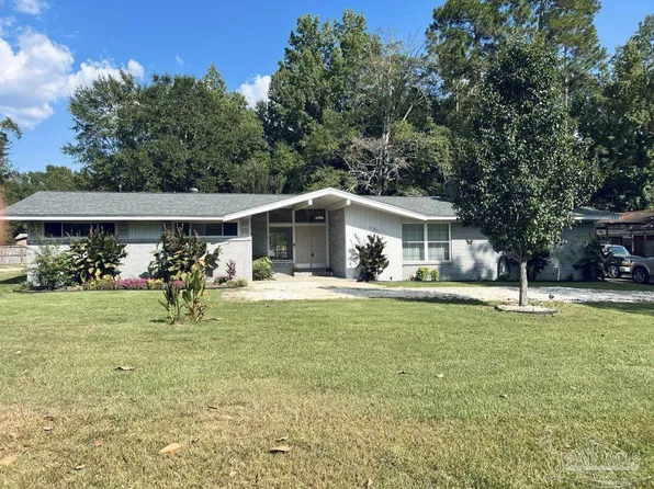 111 Dogwood Pl, Atmore, AL 36502