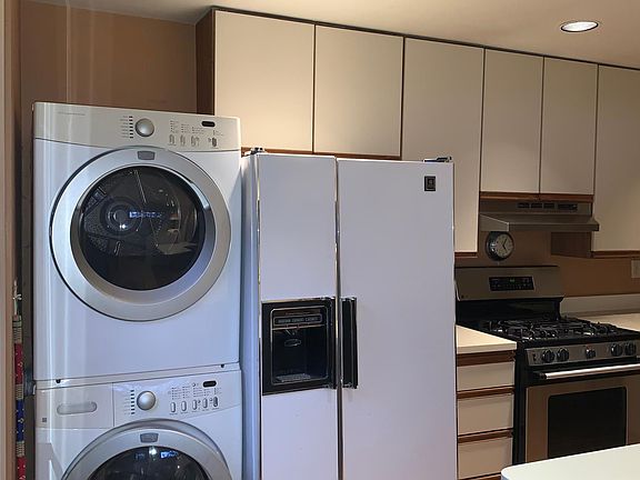5th image of 104 Congo St