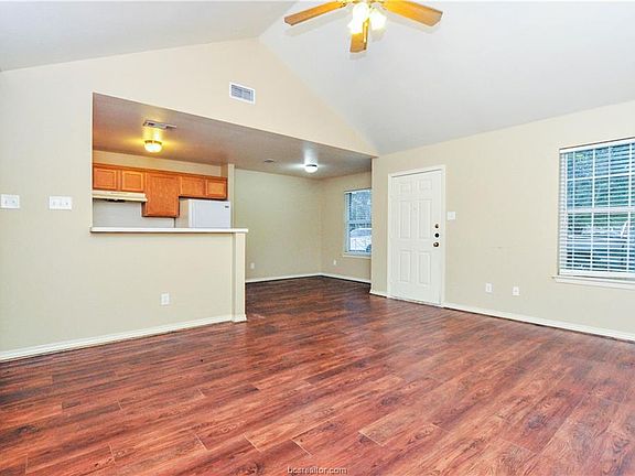 3rd image of 3779 Oldenburg Ln
