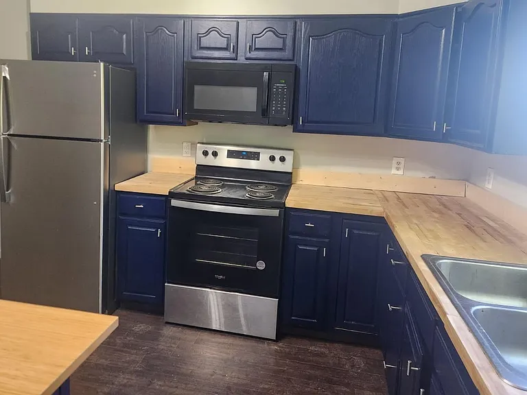 438 Adams St — Photo 1
