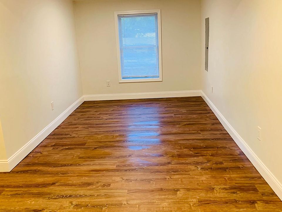 1st image of 207 W 6th St