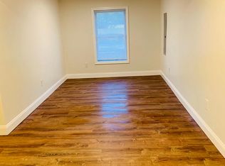 207 W 6th St, Deer Park, NY 11729