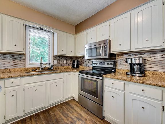 2nd image of 121 Chaparral Dr
