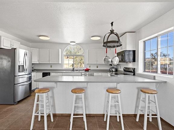 4th image of 9010 Valley Road