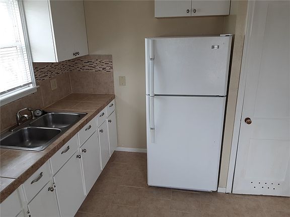 5th image of 2801 Lawnview St