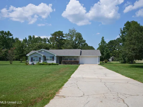 4 W Robin Ln, Picayune, MS 39466