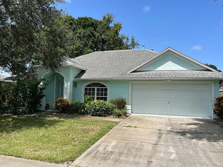 2452 Appalachian Dr — Photo 1