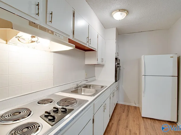 1328 Oshaughnessy Ave NE #B — Photo 15