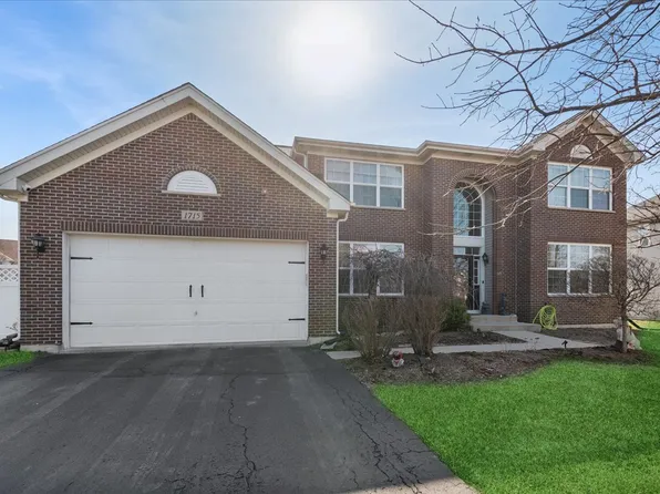 1715 White Oak Ln, Hoffman Estates, IL 60192