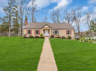 22 Blossom Dr, Basking Ridge, NJ 07920