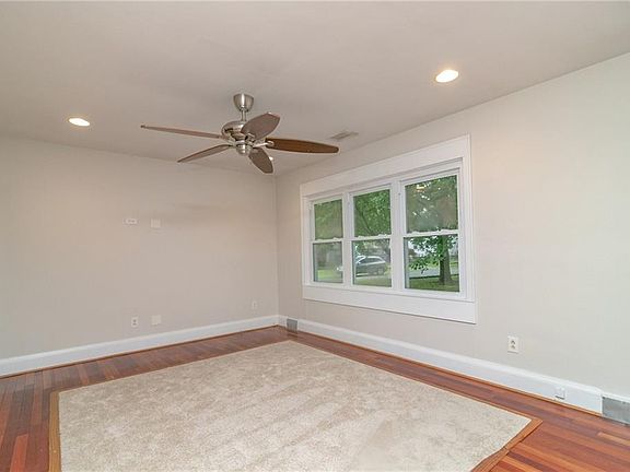 4th image of 107 Maurice Ave
