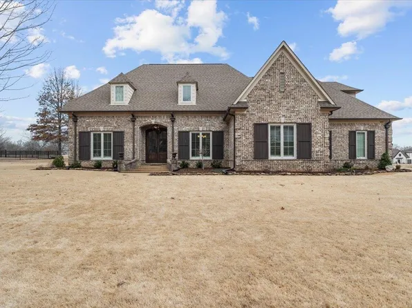 689 Fairway Dr, Covington, TN 38019