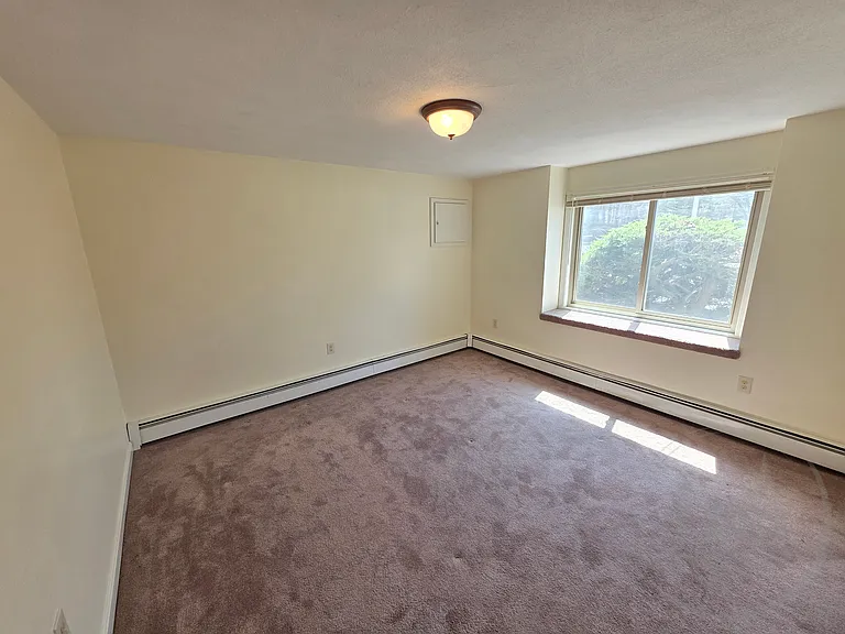 122-124 Rounds Ave — Photo 8