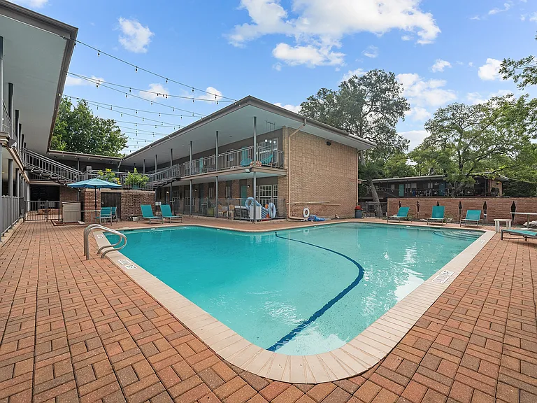 Enfield Court Apartments — Photo 13