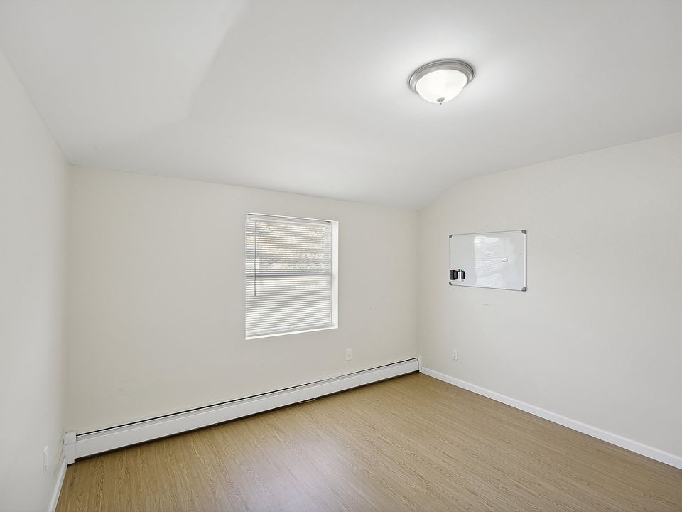 1st image of 15819 75th Ave Floor 2