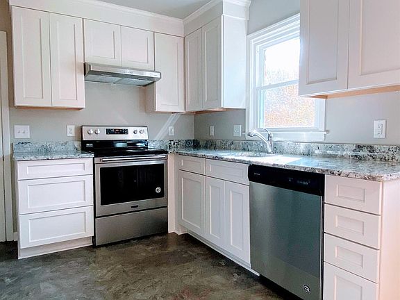 3rd image of 4732 Oakdale Dr