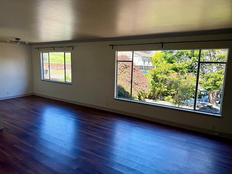 231 Millwood Dr — Photo 3