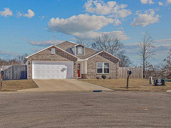 3rd image of 126 Ellis Dr