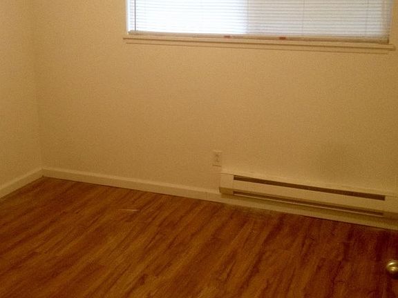 4th image of 2052 NE Hillaire Dr APT B