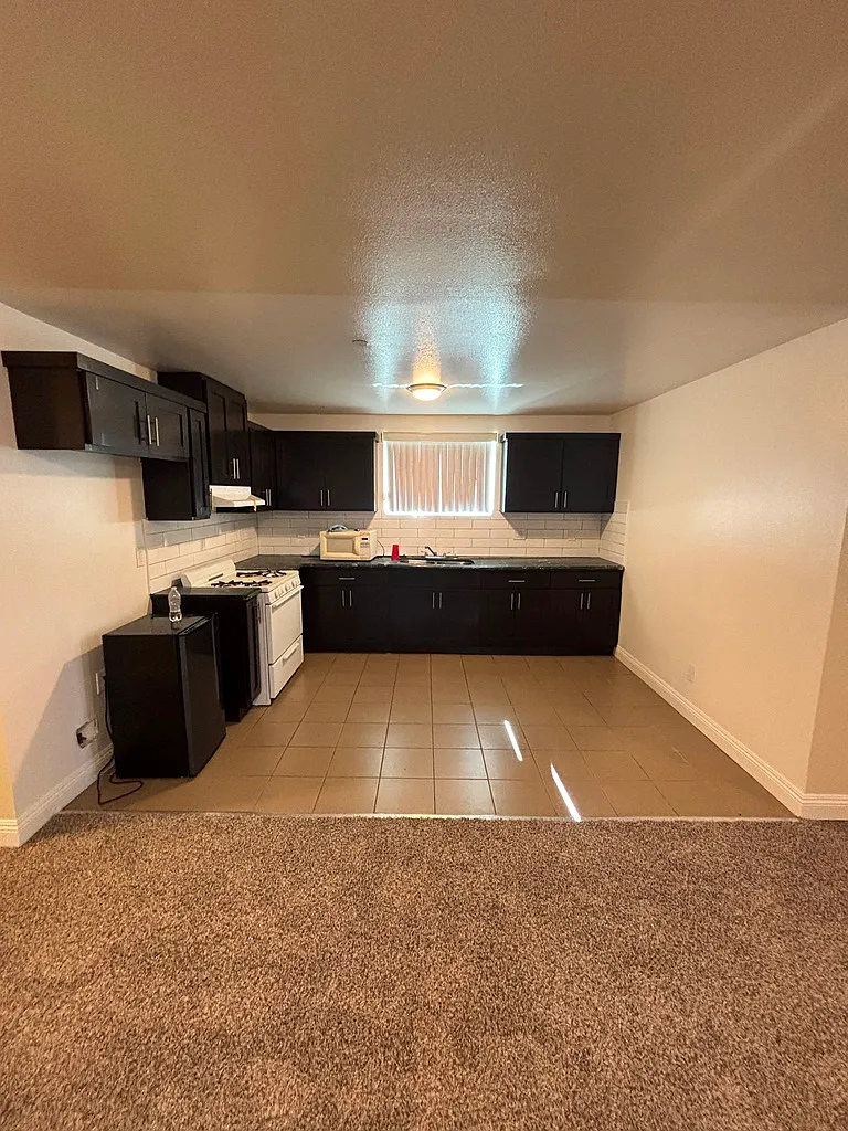 5 bed, 1820 sqft, $3,950 — Photo 4