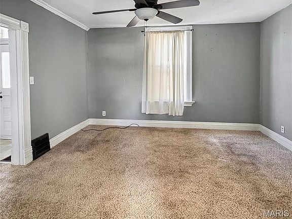 3rd image of 110 E 6th St