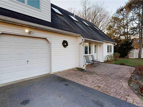 2nd image of 4 Hartsdale Ln