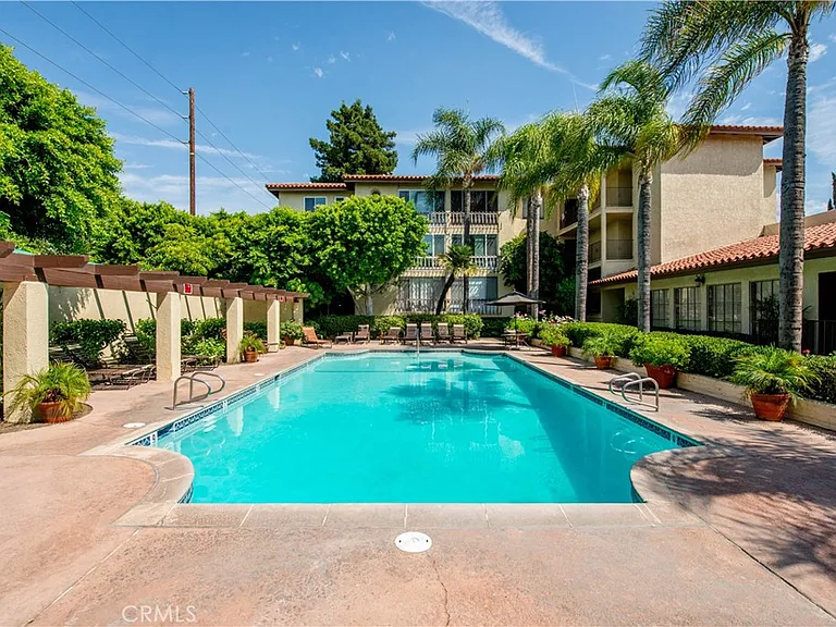 12830 Burbank Blvd #305 — Photo 15