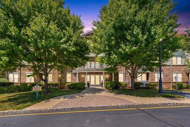 1st image of 467 Victoria Drive