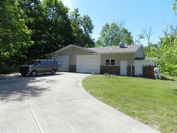 4th image of 4441 Greenwood Dr