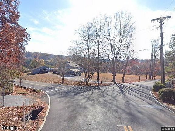 Exterior Neighborhood (street photo)