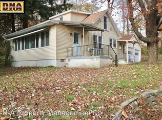 8 Smith Aly, Mount Pocono, PA 18344