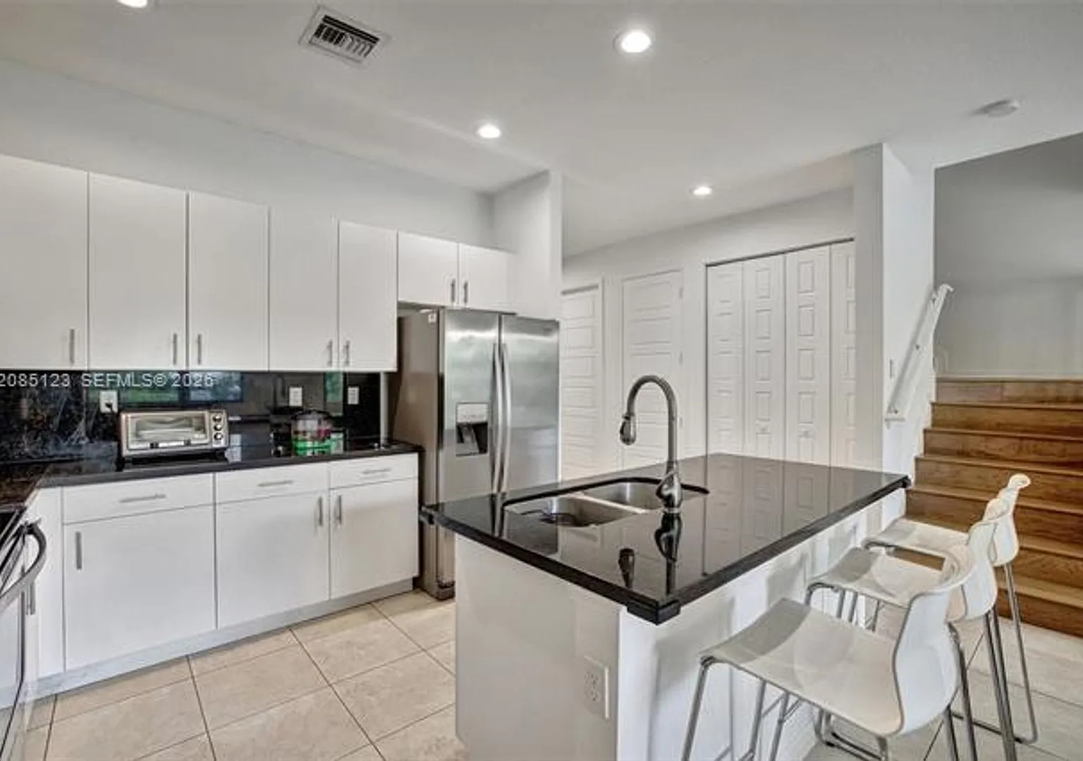 657 NE 191st St # 657, Miami, FL 33179 — Photo 1