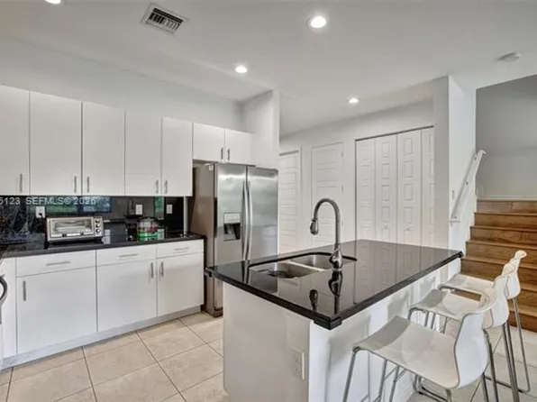 657 NE 191st St #657, Miami, FL 33179