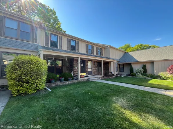 31621 Green Meadow Ln, Warren, MI 48093