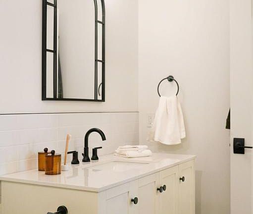 4th image of 2372 Jasper St #401