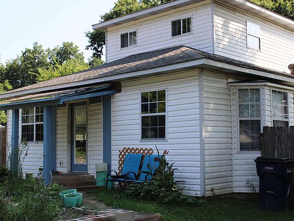 2nd image of 826 Elsie St