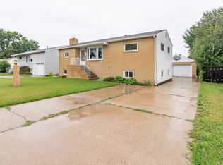 104 12th St NW, Mandan, ND 58554