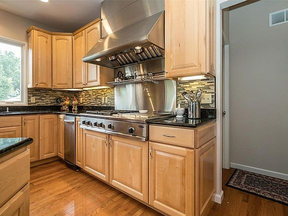 Commercial grade gas range with multiple burners & commercial hood.