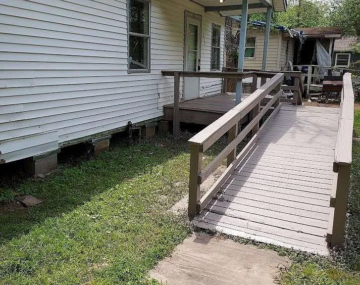 215 Blackshear St — Photo 14