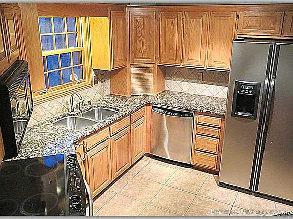 5th image of 5 Treen Ln