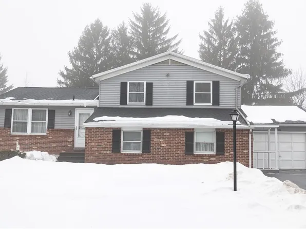 16 Burning Brush Dr, Rochester, NY 14606